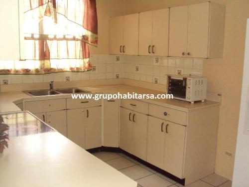 ALQUILER CASA ZONA 13  SEMI AMUEBLADA VILLAS AURORA 2