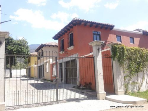 Casas en venta en residenciales de San Pedro el Alto a pocos minutos de Antigua!