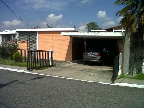 (Frente a Colegio Monte María) Casa en Col. Primavera, Zona 11
