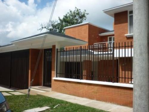 Elegante Casa Nueva – Jardines de San Isidro Z. 16