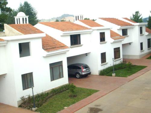 VENDO CASA DE 2 NIVELES EN CONDOMINIO SAN GABRIEL SAN JORGE MUXBAL