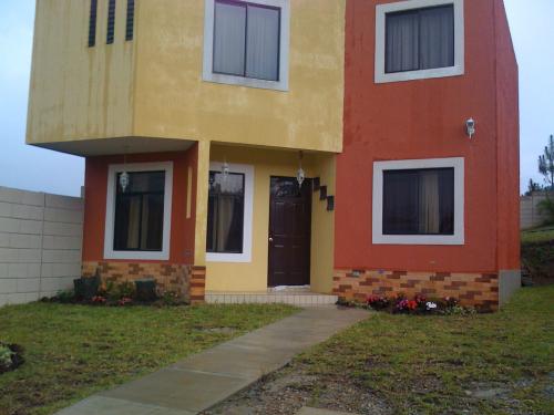 CASA 2 NIVELES CONDOMINIO MONTECRISTO SAN JOSE PINULA