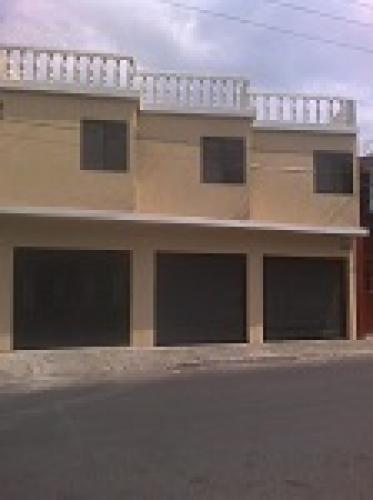 VENDO CASA DE 2 NIVELES EN LAVARREDA ZONA 18 CERCA DE METAMERCADO