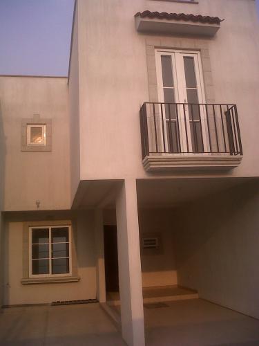 CASAS NUEVAS SOBRE BOULEVART SAN CRISTOBAL CERCA DE FUNDABIEM