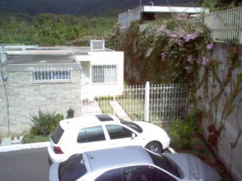 Venta Cómoda Casa en San Cristóbal Cond. Las Praderas