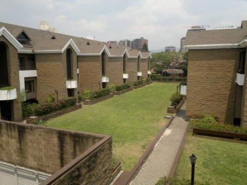 Vendo casa Condominio Cantabria zona 13 – cerca de Av. Las Américas, excelente ubicación, 4 hab.