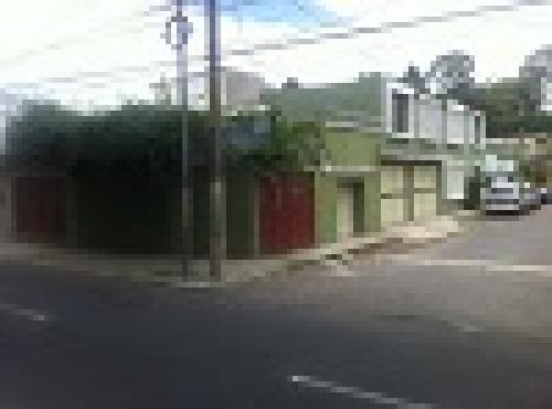 Vendo casa 2 niveles carril auxiliar sobre el periferico zona 11