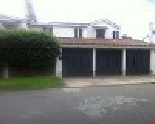 Vendo casa 2 niveles en colonia mariscal zona 11