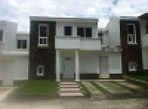 Vendo casa de 2 niveles en labor de castilla 2 boulevar principal satelite