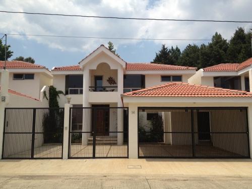 Exclusiva Casa 4 Dormitorios, 400m2, km.22 en condominio.