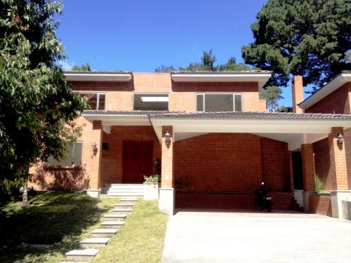 Vendo Exclusiva casa 4 dormitorios, condominio a 3 minutos de Pradera Concepcion. Muxbal