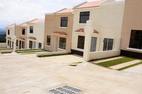 PRECIOSAS CASAS EN CIUDAD SAN CRISTOBAL, GUATEMALA