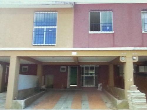 Casa grande, bien situada y con facilidades de pago en Villa Nueva