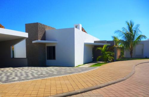 Exclusiva casa, Iztapa, a un costado de Likin, 100% nueva