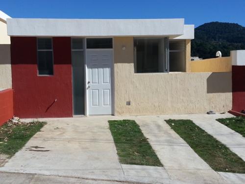 Viva en una linda Casa Tipo Jade de 2 niveles en Vista Azul