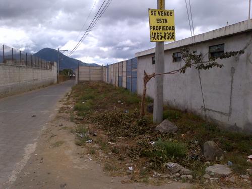 CHIMALTANANGO, Km. 48.9 a orilla de carretera bonito terreno