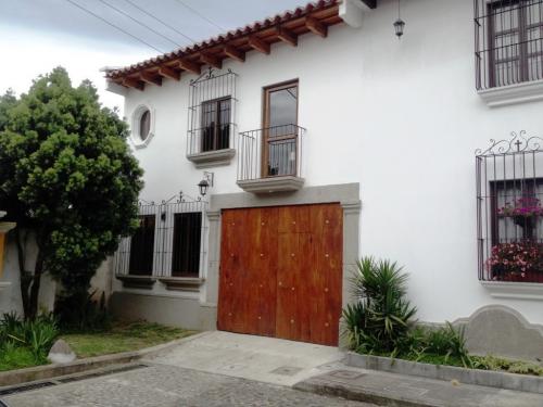 Exclusiva casa, Antigua Guatemala, a 3 minutos del casco, 4 dormitorios
