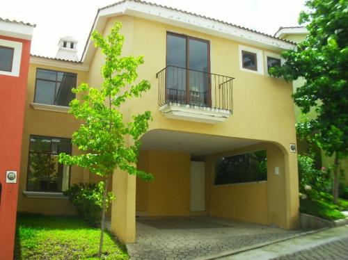 ALQUILO BELLEZA DE CASA, ALTA SEGURIDAD, ENTORNO ECOLOGICO