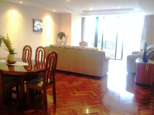 Alquilo apartamento 2 o 3 dormitorios, zona 14, a 1 minuto de Las Américas