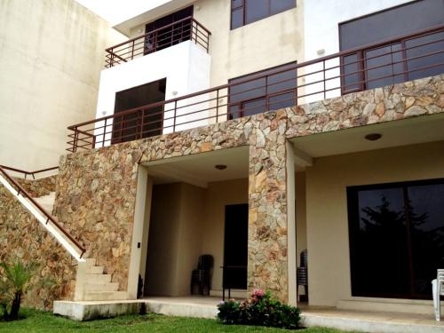 Casa 4 Dormitorios, Km.12.5 C.Salvador, 600m2