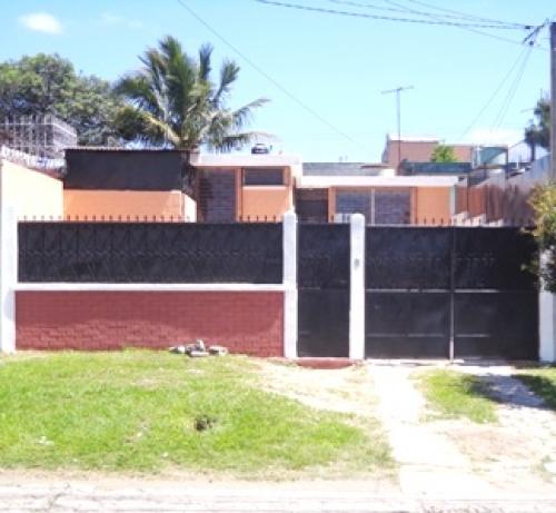 Vendo casa en Residencial Atlàntida en terreno de 9 x 30 metros