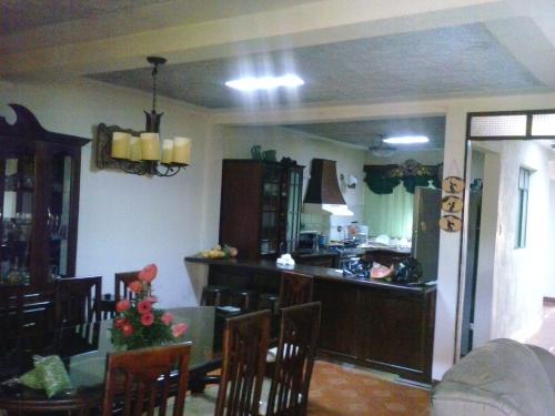 casa centrica zona 1 San Juan Sacatepequez, 3 dormitorios, garage