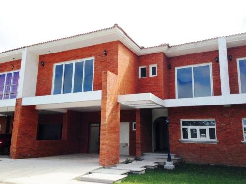 Ultimas casas en Arrazola I, 4 dormitorios, 385m2, Finos Acabados