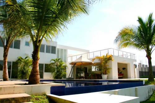 Marina del Sur, Casa 4 o 5 Dormitorios, 420m2, Finos acabados.