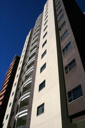 Vendo apartamento en zona 14, Edificio Vivaldi, en nivel alto