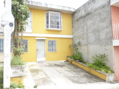 Vendo casa de 2 niveles en Residenciales Petapa 2