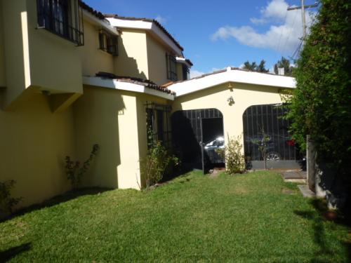 Vendo casa de 2 nivel es de esquina en Mariscal zona 11