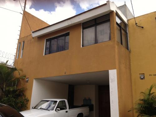Vendo casa en zona 2, Condominio Villas El Zapote, a 3 mins de la UMG