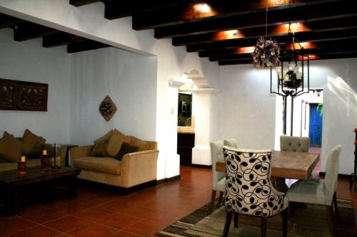 Vendo casa en Antigua Guatemala, remodelada y amueblada
