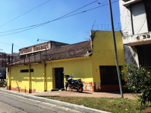 Vendo casa en zona 4, excelente para demoler y hacer oficinas