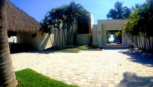 Vendo hermosa casa frente a la playa, en Juan Gaviota