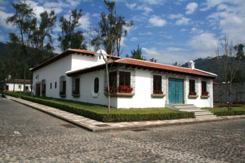 Vendo Preciosa y amplia casa, Antigua Guatemala, a 2 cuadras de Santo Domingo