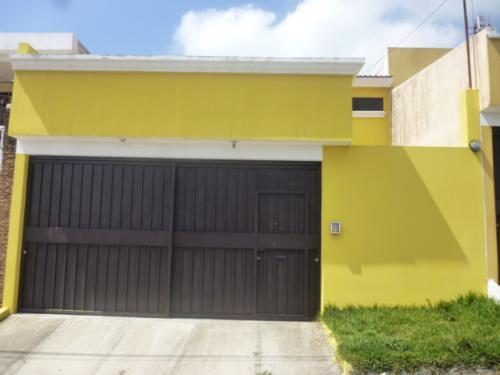Alquilo casa de 2 niveles en condominio km 20.5 a san José pínula 