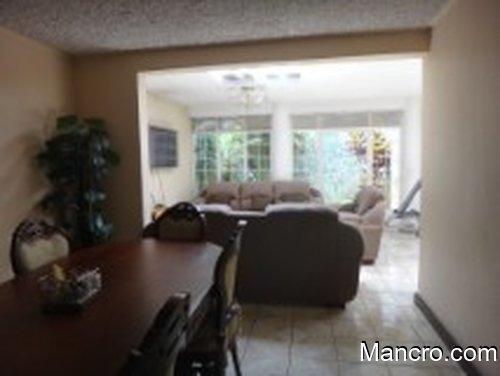 Casa dentro de Condominio Mariscal zona 11