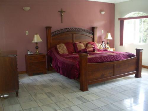 Casa en San Cristobal en Sector Exclusivo La Arboleda Con terreno de  2365 vras         