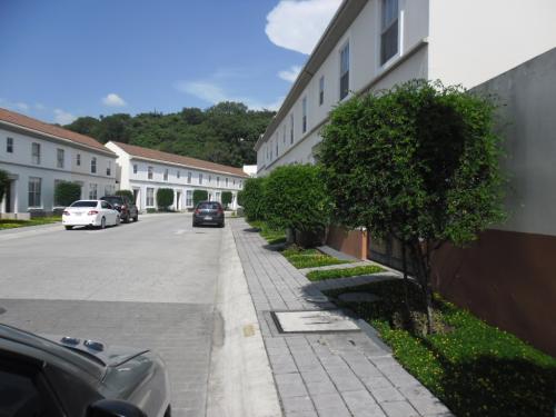 Bella Casa en Condominio en Condado el Naranjo zona 4 de Mixco