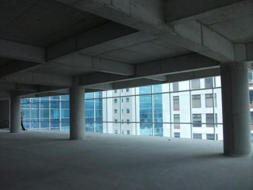 Oficina en obra gris, en renta, zona 10