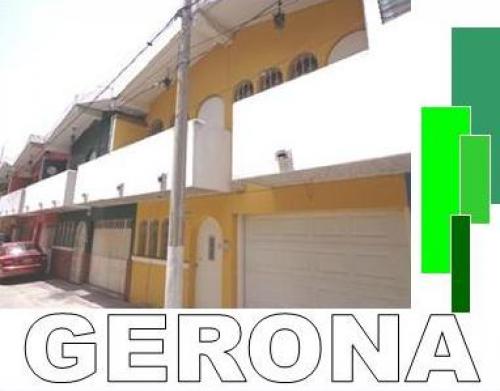 Venta muy bonita casa en zona 1 barrio Gerona al este del Centro Histórico