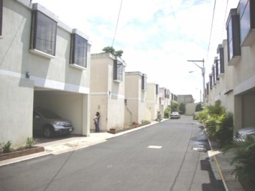 Alquiler casa en zona 7 en condominio