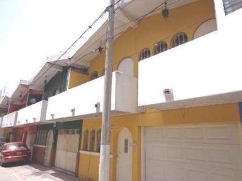 Al este del Centro Histórico zona 1 en Gerona vendo linda casa