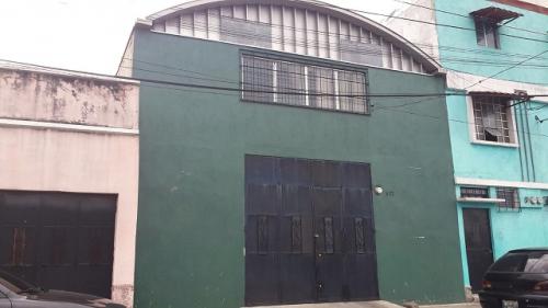 Rento Excelente Bodega en la Av Petapa a solo 50 metros del Trebol