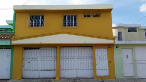 Vendo Casa de 2 niveles en Prados de Monte María ¡Ganga!