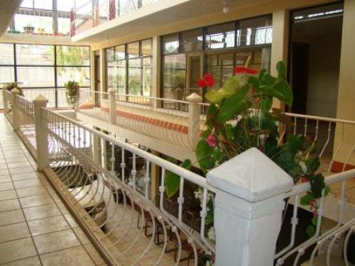 REMATO EDIFICIO AL MEJOR POSTOR POR MOTIVO DE VIAJE