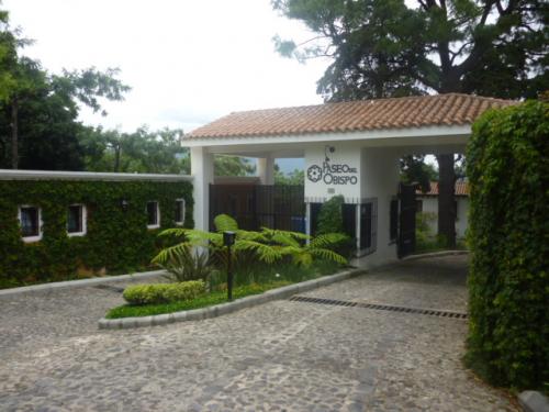 Vendo casa de 2 niveles en condominio paseo del obispo