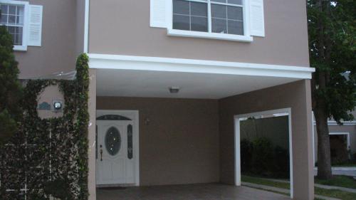 Alquiler amplia casa en Km. 13.5 Carretera a El Salvador