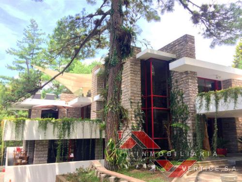 Mansion, 5 Manzanas de terreno, 1,700m2, Amueblada y Equipada